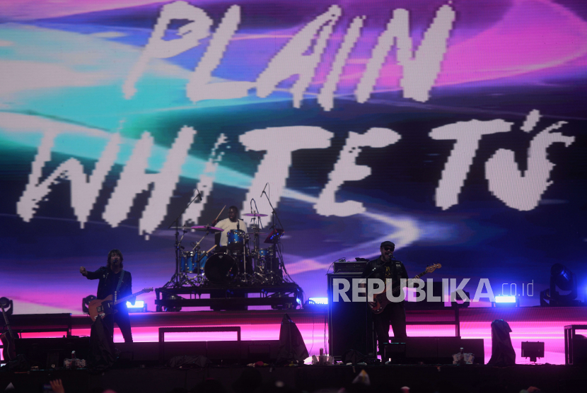 Grup musik Plain White TS tampil pada festival musik Soundrenaline 2022 di Ancol, Jakarta, Sabtu (26/11/2022). Plain White TS tampil untuk pertama kalinya di Indonesia dengan membawakan lagu andalan berjudul The Giving Tree, Hey There Delilah dab 1,2,3,4.  