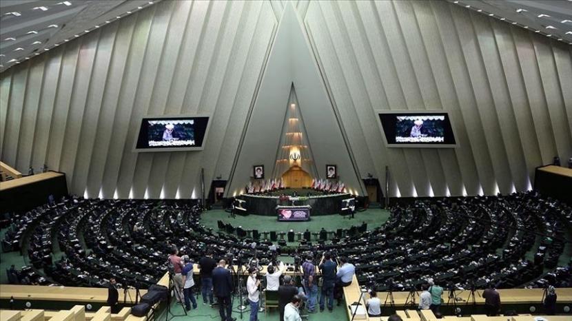 Parlemen Iran pada Selasa (1/12) menyetujui RUU yang memungkinkan pengayaan uranium setidaknya 20 persen