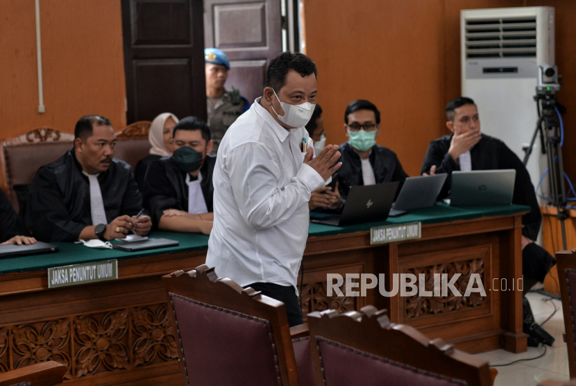 Terdakwa Kuat Maruf bersiap menjalani sidang lanjutan di Pengadilan Negeri Jakarta Selatan, Jakarta, Senin (2/1/2023). 