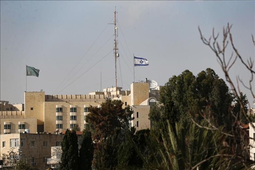 Keputusan Kosovo untuk membuka kedutaan besar di Yerusalem, berdasarkan kesepakatan dengan Israel tentang pembentukan hubungan diplomatik, memicu reaksi beragam dari masyarakat negara itu.