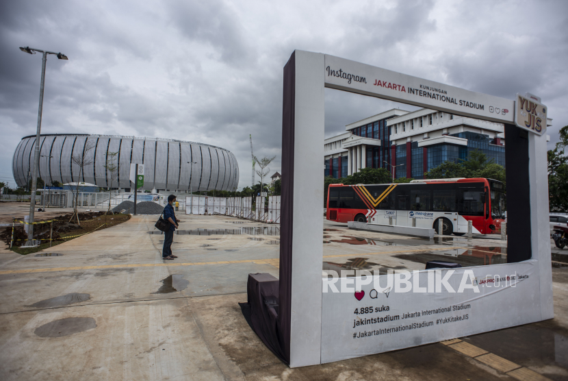 Ilustrasi. Pemerintah Provinsi (Pemprov) DKI Jakarta menutup sejumlah jalan di sekitar Jakarta International Stadium (JIS), Jakarta Utara, saat kegiatan malam puncak HUT ke-495 Jakarta (Jakarta Hajatan). 