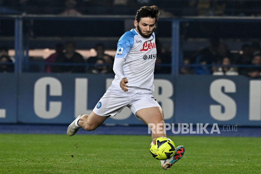 Penyerang sayap Napoli Khvicha Kvaratskhelia dinobatkan sebagai pemain terbaik Serie A Liga Italia musim 2022/2023.
