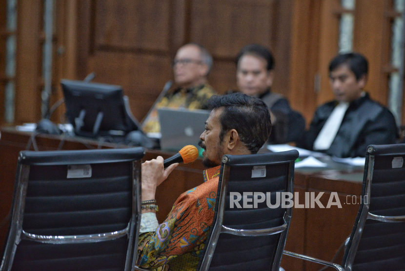 Terdakwa kasus pemerasan dan gratifikasi Syahrul Yasin Limpo (SYL) saat menjadi saksi mahkota dalam sidang lanjutan, di Pengadilan Tipikor, Jakarta, Senin (24/6/2024).