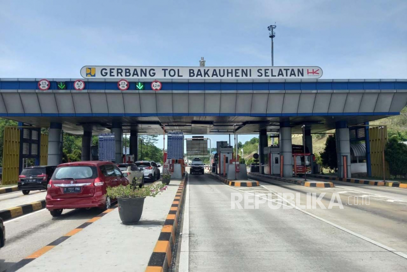 Sebanyak 61.841 unit kendaraan masuk Jalan Tol Trans Sumatra, pada H-5, Senin (17/4/2023). 