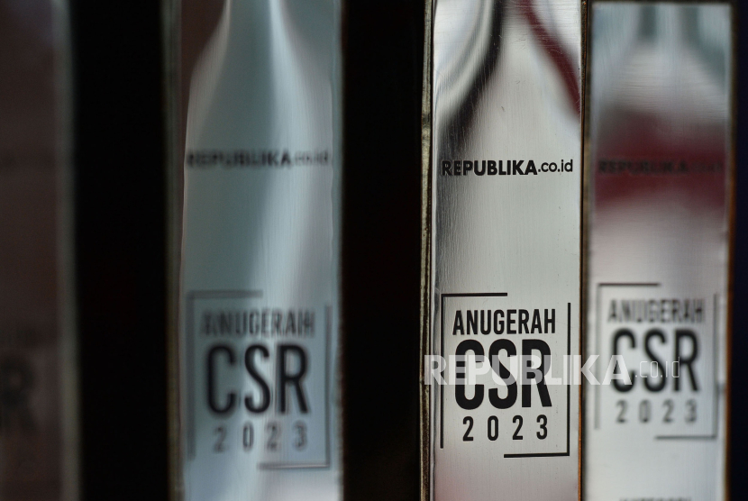 Piala Anugerah CSR 2023.
