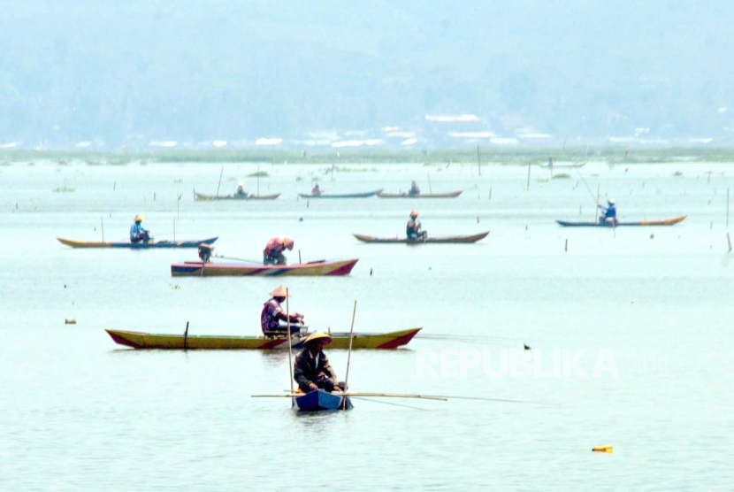 Aktivitas di danau Rawapening yang jadi lokasi ‘Rawapening Perfoming Art and Festival (RPAF) 2023’.