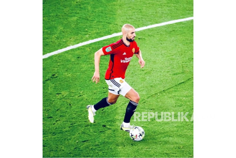 Gelandang Muslim Manchester United Sofyan Amrabat. 