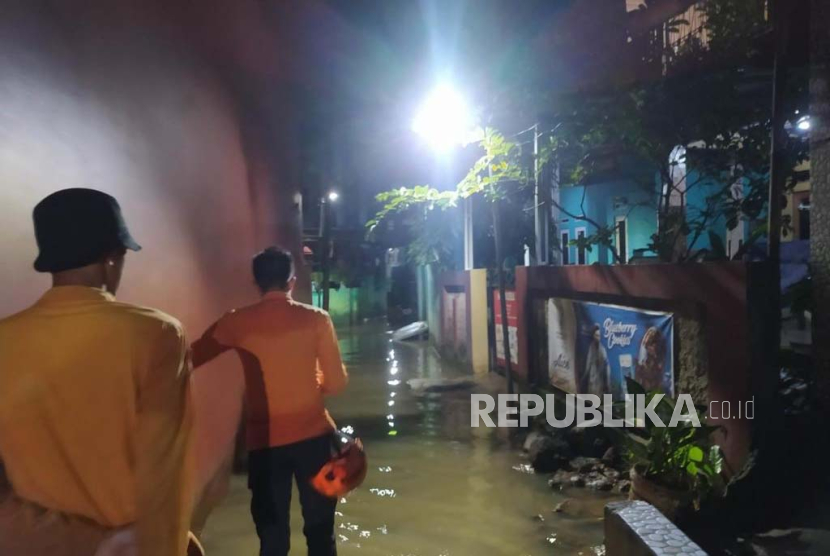 Badan Penanggulangan Bencana Daerah (BPBD) Kota Bogor melakukan asesmen di beberapa wilayah Kota Bogor yang terdampak banjir lintasan, Rabu (29/11/2023) malam. 