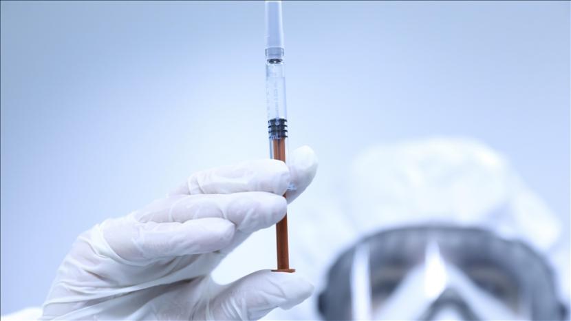 Moderna mengatakan pihaknya segera mengajukan izin penggunaan dalam kondisi darurat vaksin Covid-19