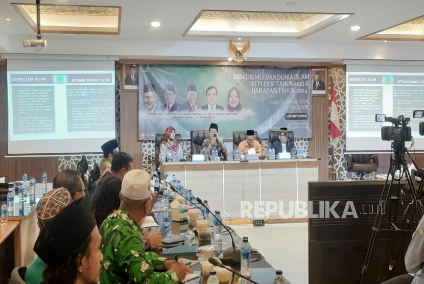 Komisi Hubungan Luar Negeri dan Kerjasama Internasional MUI Pusat menggelar kegiatan Diskusi dan Dunia Islam Refleksi Tahun 2023 dan Harapan Tahun 2024 di Gedung MUI, Jakarta Pusat, Rabu (10/1/2024). 