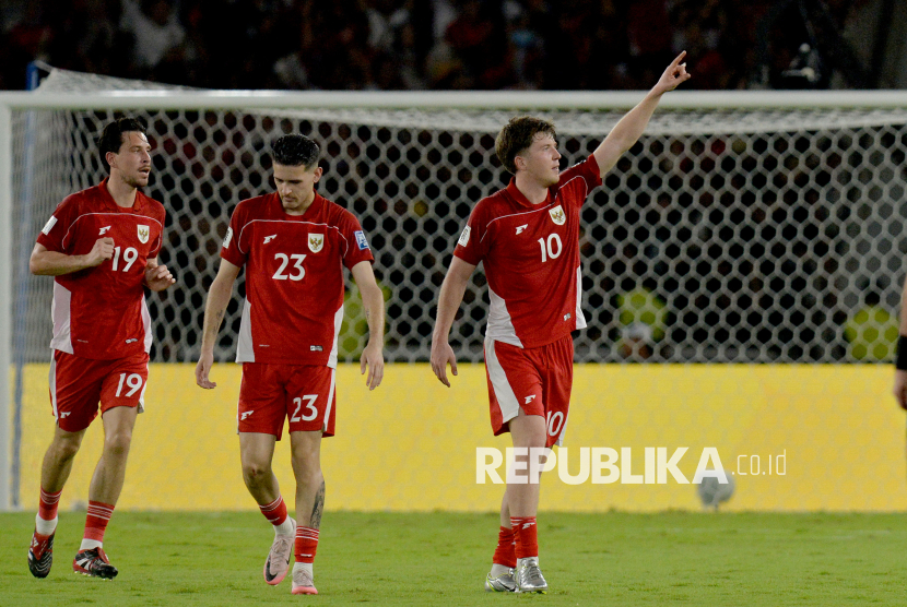 Penyerang timnas Indonesia Ole Romeny melakukan selebrasi seusai mencetak gol ke gawang Bahrain pada pertandingan kualifikasi Piala Dunia 2026 di Stadion Utama Gelora Bung Karno, Senayan, Jakarta, Selasa (25/3/2025). Indonesia berhasil mengalahkan Bahrain dengan skor 1-0. Gol kemenangan Indonesia dicetak Ole Romeny di menit ke-24.