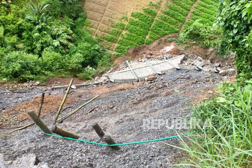 Bencana longsor di Garut (ilustrasi). BPBD Kabupaten Garut meningkatkan kewaspadaan terhadap poyensi bencana alam seperti longsor dan banjir.