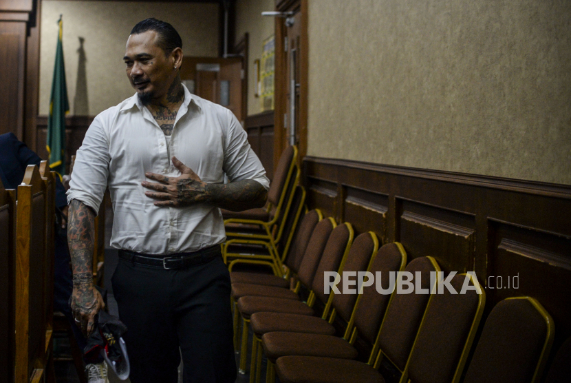 Terdakwa musisi I gede Ari Astina alias Jerinx SID usai mengikuti sidang tuntutan di Pengadilan Negeri Jakarta Pusat, Jumat (18/2/2022). 