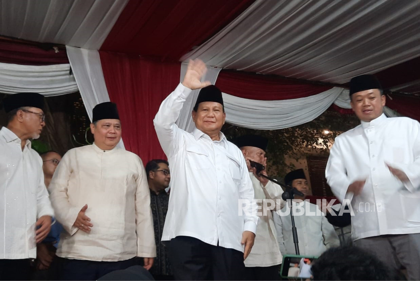 Capres pemenang Pilpres 2024, Prabowo Subianto menyampaikan pidato kemenangan didampingi pimpinan partai politik pengusungnya di kediamannya, Jalan Kertanegara, Kebayoran Baru, Jakarta Selatan, Rabu (20/3/2024) malam. 