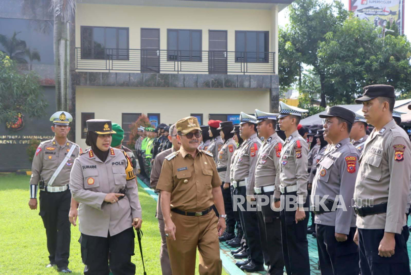 Gelar Pasukan Operasi Ketupat Lodaya 2024 di Mapolresta Cirebon, Rabu (3/4/2024). 