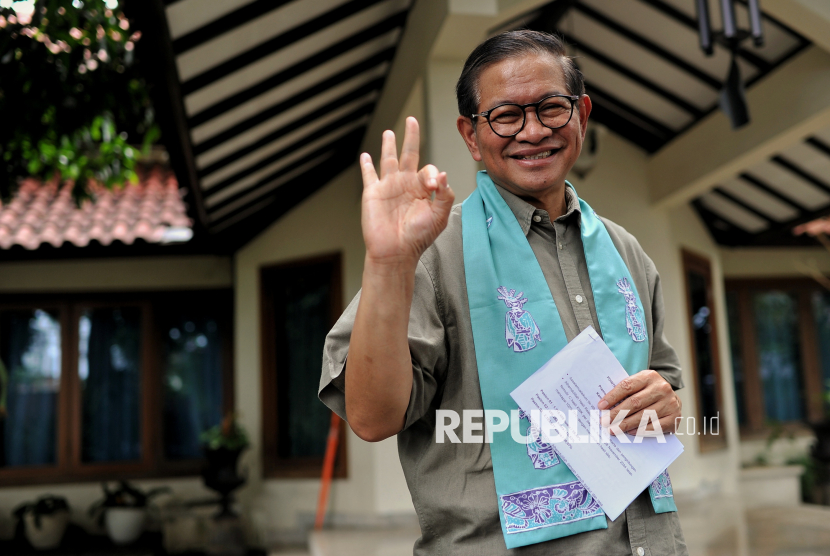 Pramono Anung usai menyampaikan deklarasi terkait kemenangan pada Pilgub DKI Jakarta di kediamannya di Cipete, Jakarta Selatan, Kamis (28/11/2024).