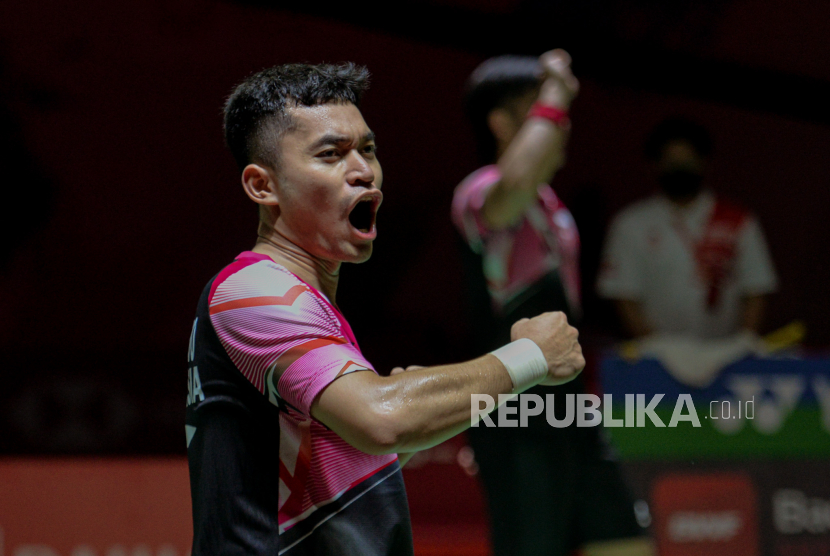 Ekspresi ganda putra Indonesia Daniel Marthin dan Leo Rolly Carnando usai berhasil menang. Ganda putra Leo Rolly Carnando/Daniel Marthin menjadi satu-satunya wakil Indonesia yang lolos ke babak final Thailand Masters 2023 di Bangkok, Sabtu (4/2/2023).