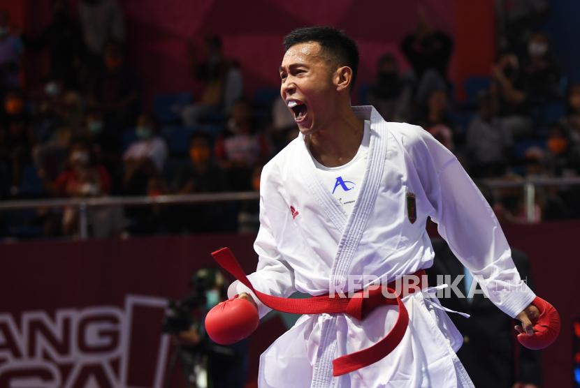 Karateka Indonesia, Ari Saputra, yang berlaga di Asian Games 2022 Hangzhou, Cina. 