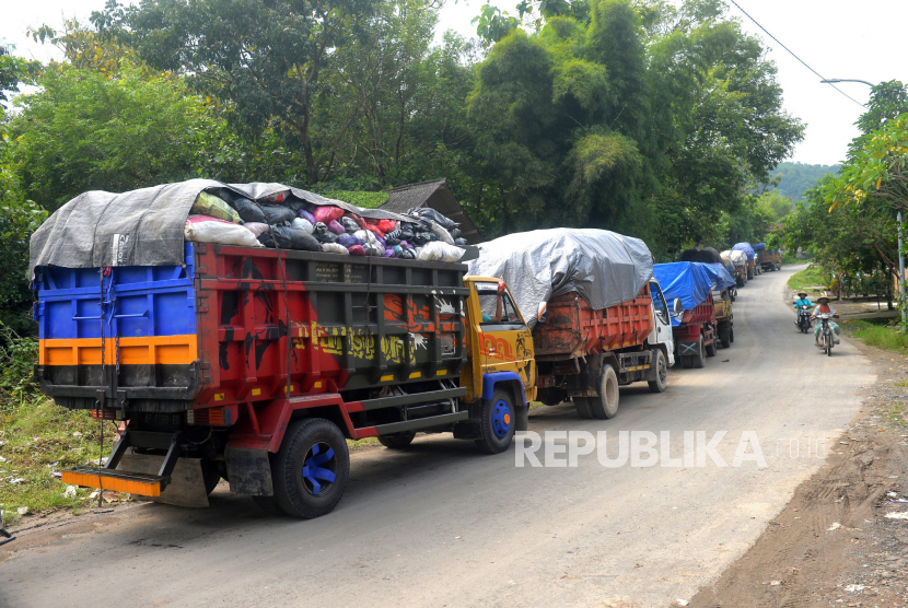 Deretan truk sampah Yogyakarta (ilustrasi)