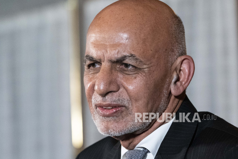 Presiden Afghanistan Ashraf Ghani berbicara selama ketersediaan media setelah pertemuannya dengan Presiden Joe Biden di Washington, Jumat, 25 Juni 2021.