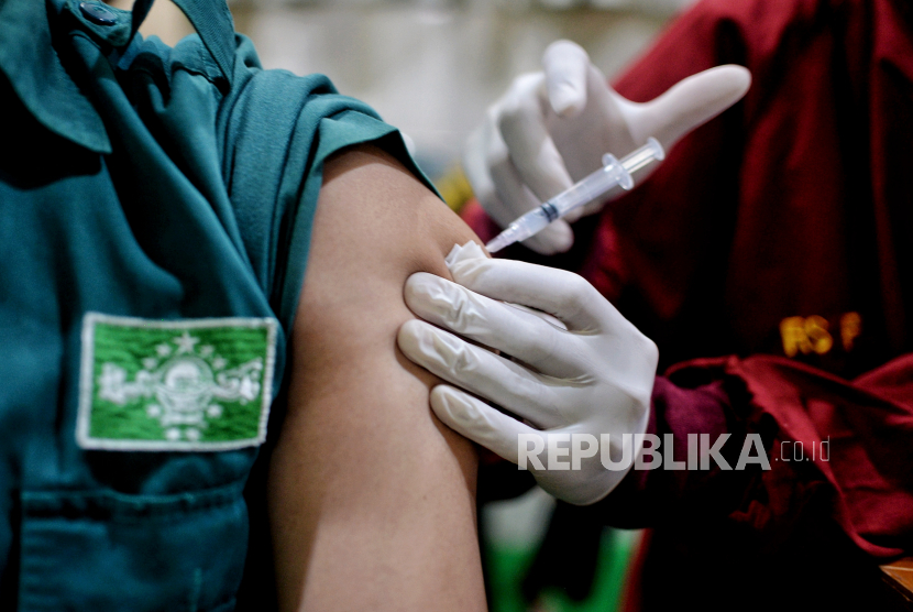 Ilustrasi. Dinas Kesehatan DKI Jakarta menyebutkan tingkat vaksinasi Covid-19 penguat (booster) di Jakarta masih jauh dari harapan. 