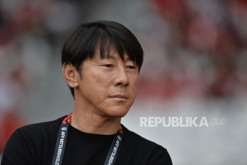 Pelatih timnas Indonesia Shin Tae Yong saat laga Piala AFF 2022 melawan Thailand di Stadion Gelora Bung Karno, Jakarta, Kamis (29/12/2022). Pada pertandingan itu Indonesia ditahan imbang Thailand dengan skor 1-1.