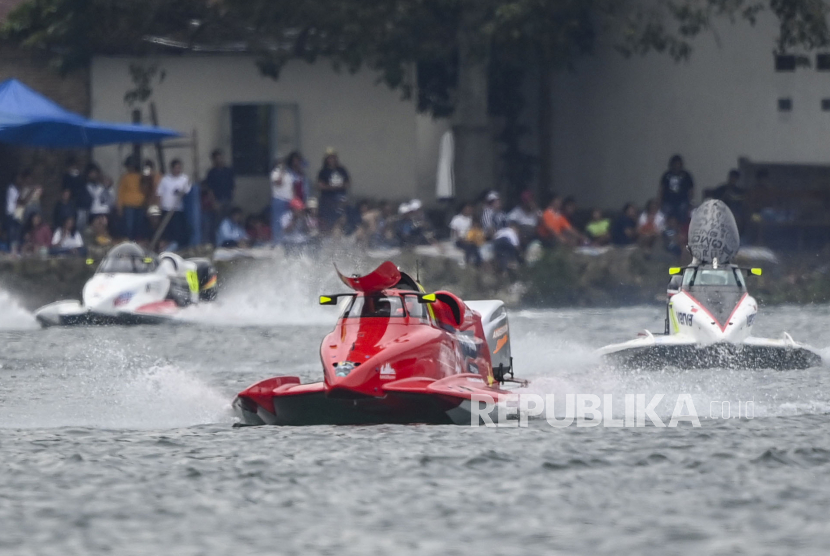 Kejuaraan Dunia Perahu Motor F1 Powerboat (F1H2O) 2024 di Danau Toba, Balige, Sumatera Utara.