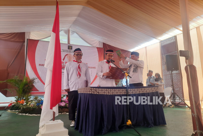 Dua narapidana kasus terorisme (napiter) mengucapkan ikrar setia kepada NKRI di Lembaga Pemasyarakatan (Lapas) Kelas II B Tasikmalaya, Jawa Barat, Selasa (14/2/2023). 