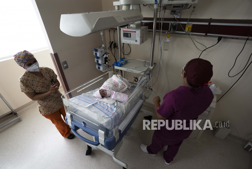 Bayi terinfeksi Covid-19 (ilustrasi). Seorang bayi berusia tiga minggu telah meninggal karena Covid-19 di Qatar. 