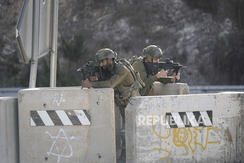 Tentara Israel dekat Kota Nablus, Tepi Barat (ilustrasi). Israel mengintensifkan serangan di wilayah Tepi Barat 