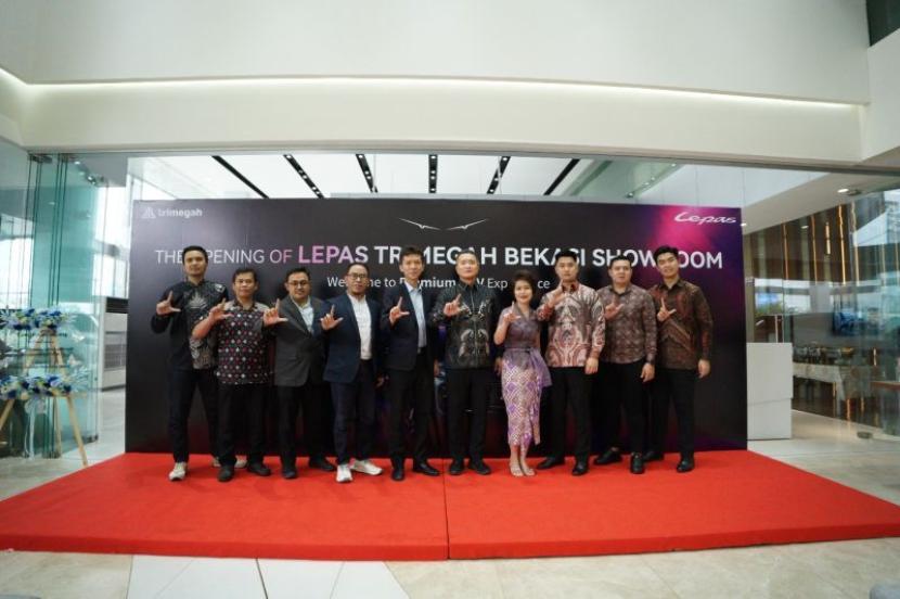 Lepas Resmikan Showroom Baru di Bekasi