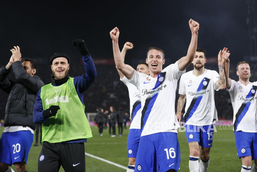 Pemain Inter Milan melakukan selebrasi seusai mengalahkan Bologna pada laga sepak bola Serie A di Stadion Renato Dall