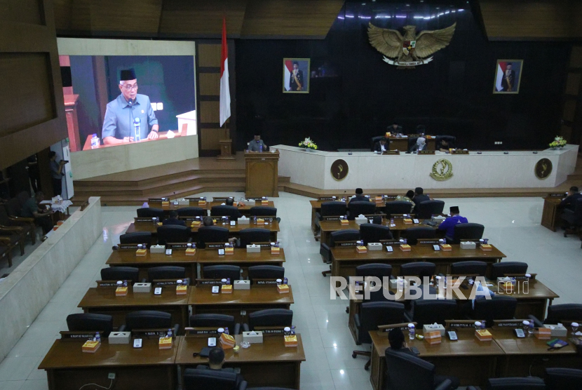 Rapat Paripurna DPRD Jawa Barat. DPRD Provinsi Jawa Barat kembali menjadi role model provinsi lain. Terutama, terkait aplikasi tugas pokok dan fungsi. 