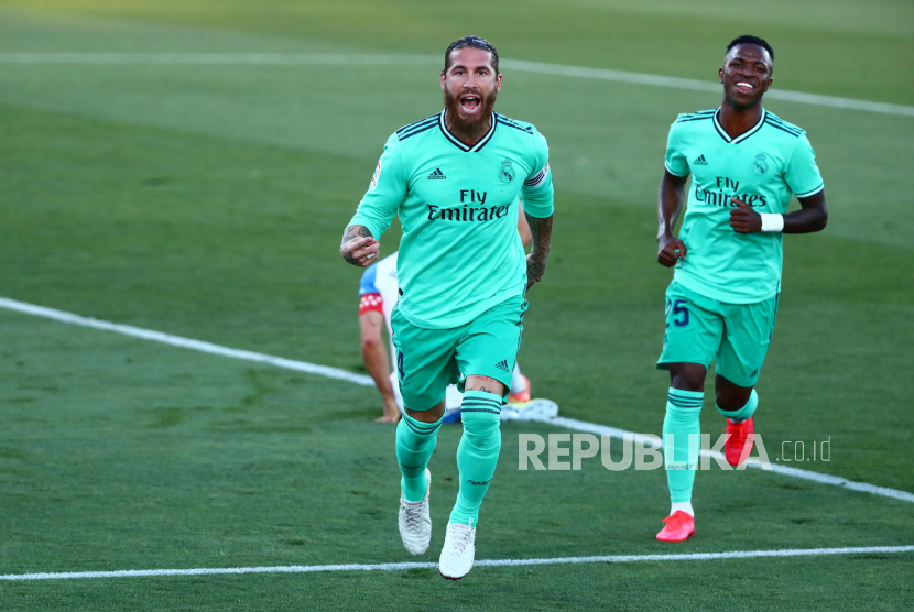 Sergio Ramos mencetak gol pada laga pamungkas timnya di La Liga Spanyol 2019/2020 melawan Leganes, Senin (20/7) dini hari WIB.