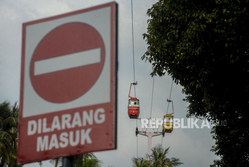 Taman Mini Indonesia Indah, tutup sejak 22 Maret hingga saat ini. Foto, sejumlah kereta gantung saat beroperasi di TMII, Jakarta (ilustrasi)