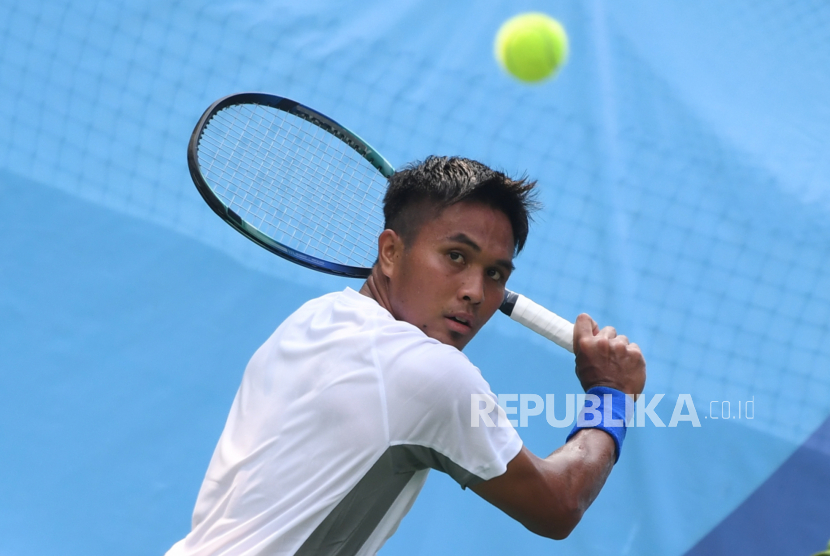Petenis putra Indonesia M Rifqi Fitriadi melaju ke semifinal Amman International Tennis Championships 2022.
