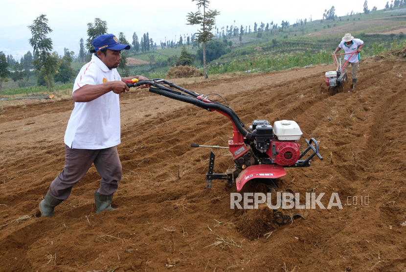 Pemerintah Latih Petani Asli Papua Gunakan Traktor Tangan (ilustrasi).