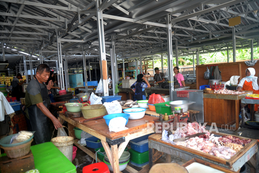 (ILUSTRASI) Suasana selter sementara pedagang Pasar Sentul di Yogyakarta. 
