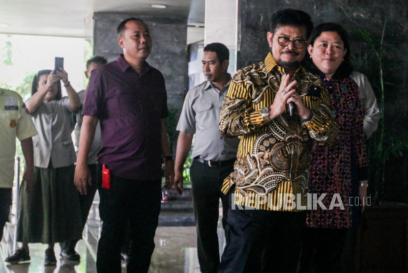 Menteri Pertanian Syahrul Yasin Limpo saat tiba di kantor Kementerian Pertanian, Ragunan, Jakarta Selatan, Kamis (5/10/2023).