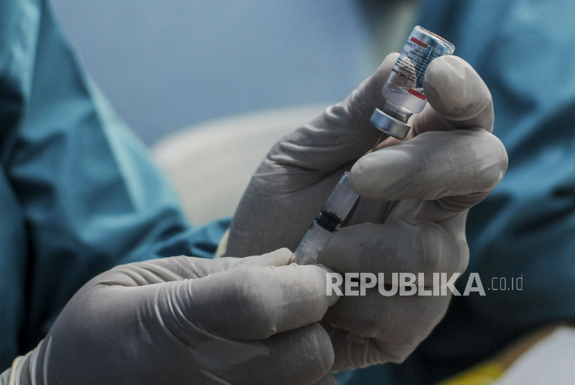 Ilustrasi. Pemerintah Provinsi (Pemprov) DKI Jakarta tidak menyediakan anggaran khusus untuk vaksinasi penguat (booster) berhadiah minyak goreng satu liter per orang di Puskesmas Tebet, Jakarta Selatan.
