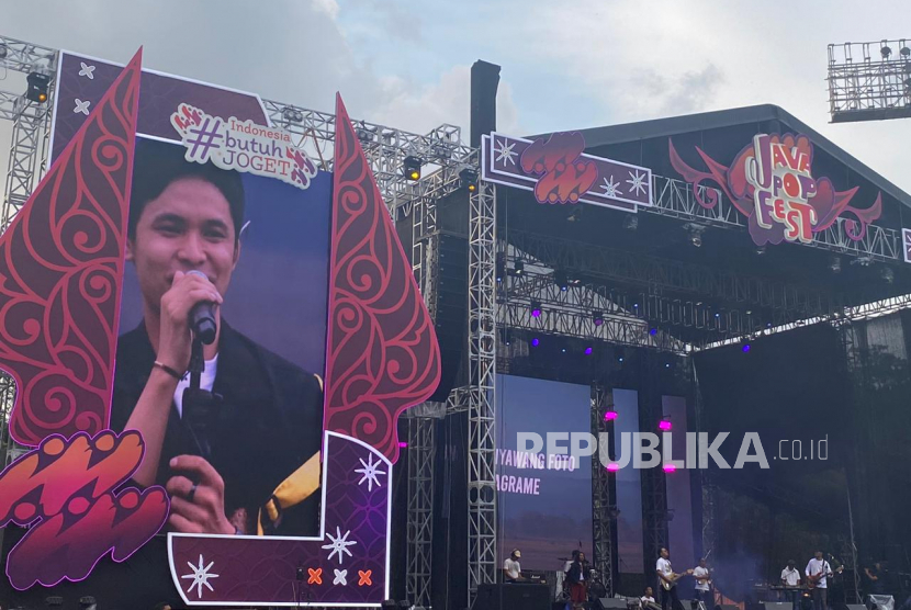 Evan Loss menjadi musisi pembuka Java Pop Fest 2023 yang dihelat di Stadion Madya GBK, Sabtu (8/7/2023).