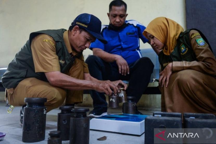 Mukomuko Lakukan Tera Ulang 1.082 Timbangan Pedagang Pasar