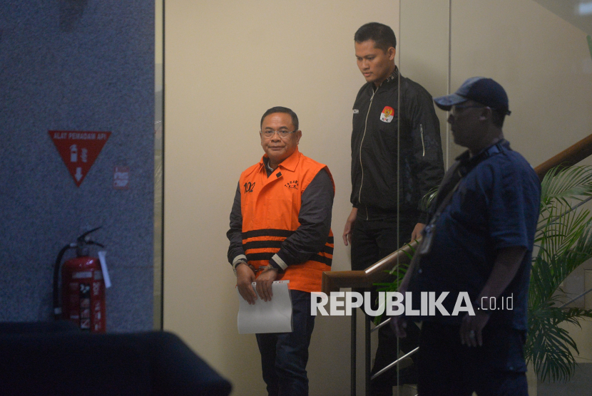 Resmi Ditahan KPK, Begini Penampakan Bupati Sudewo Kenakan Rompi Tahanan