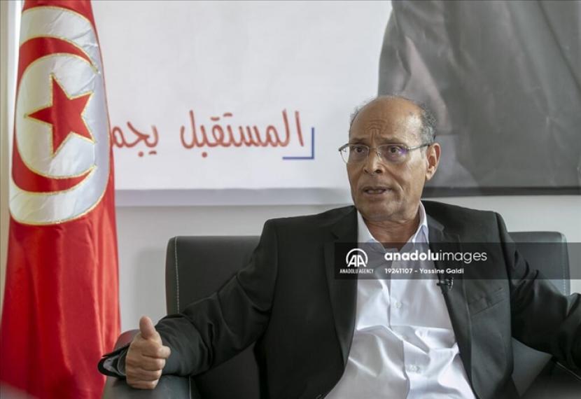 Mantan Presiden Tunisia Moncef Marzouki pada Senin (26/7) mengecam pembubaran pemerintahan dan penangguhan parlemen oleh presiden negara itu dan menyebutnya sebagai 
