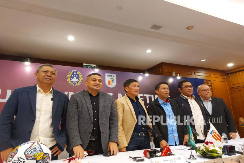 Konferensi pers PT Liga Indonesia Baru dan PSSI setelah Owners Meeting Liga 2 2022/2023 di Hotel Sultan, Jakarta, Selasa (24/1/2024). 