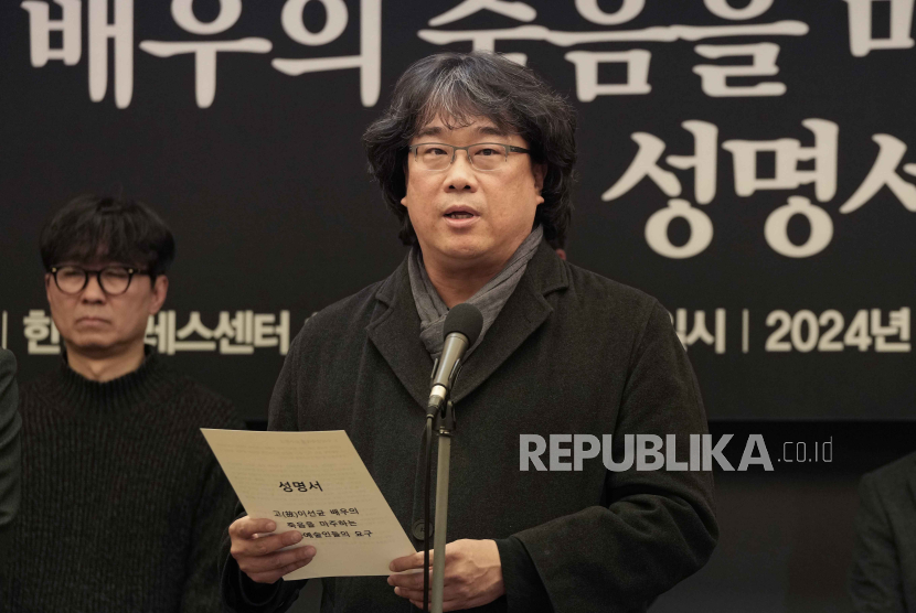 Sutradara film Parasite, Bong Joon-ho. Bong Joon-ho dan insan perfilman Korea Selatan membuat petisi agar Presiden Yoon Seok-yeol mundur dari jabatannya.