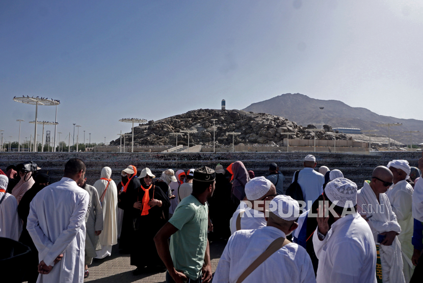 Umat muslim dari berbagai negara berada di pelataran Jabal Rahmah di Makkah, Arab Saudi.