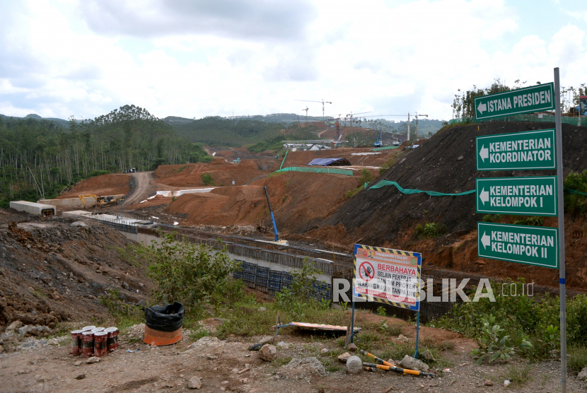 Suasana proyek pembangunan di Kawasan Inti Pusat Pemerintahan (KIPP) Ibu Kota Negara (IKN) Nusantara, Kabupaten Penajam Paser Utara, Kalimantan Timur, Selasa (30/5/2023). Progres pembangunan IKN Nusantara secara keseluruhan hingga saat ini telah mencapai 29,45 persen.
