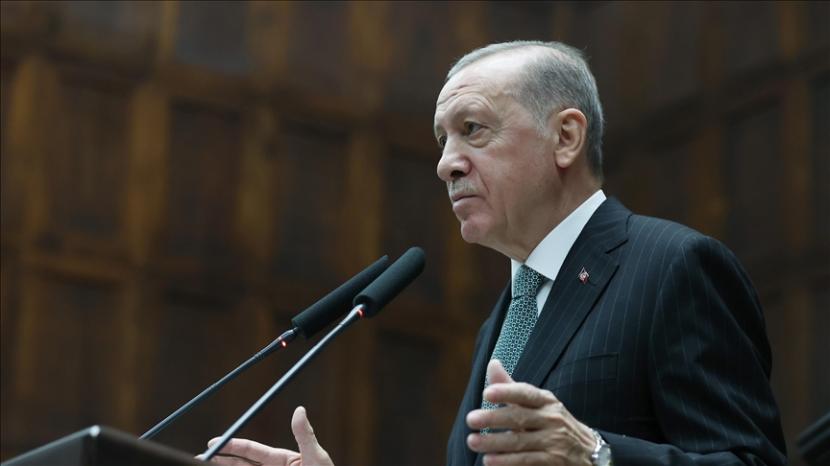 Presiden Turki Recep Tayyip Erdogan pada Rabu (1/3/2023) berjanji untuk menghilangkan jejak dampak gempa dan menyembuhkan luka para korban gempa kuat yang telah merenggut lebih dari 45.000 jiwa.