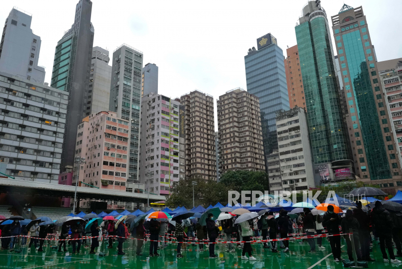 Lima warga Hong Kong diamankan kepolisian pada Ahad (21/8/2022) karena diduga telah melakukan penipuan berkedok lowongan kerja dengan gaji tinggi di Asia Tenggara.